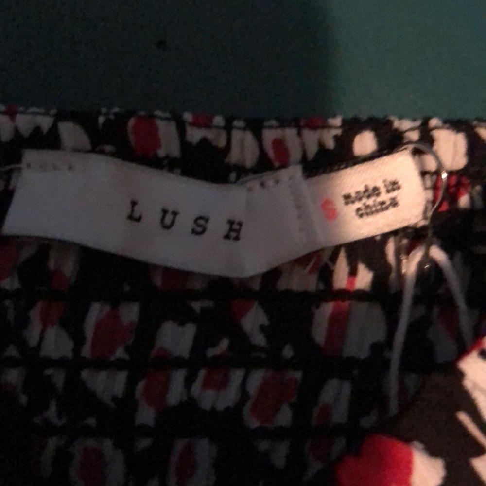 Lush scrunched, fitted dress - Picture 5 of 6
